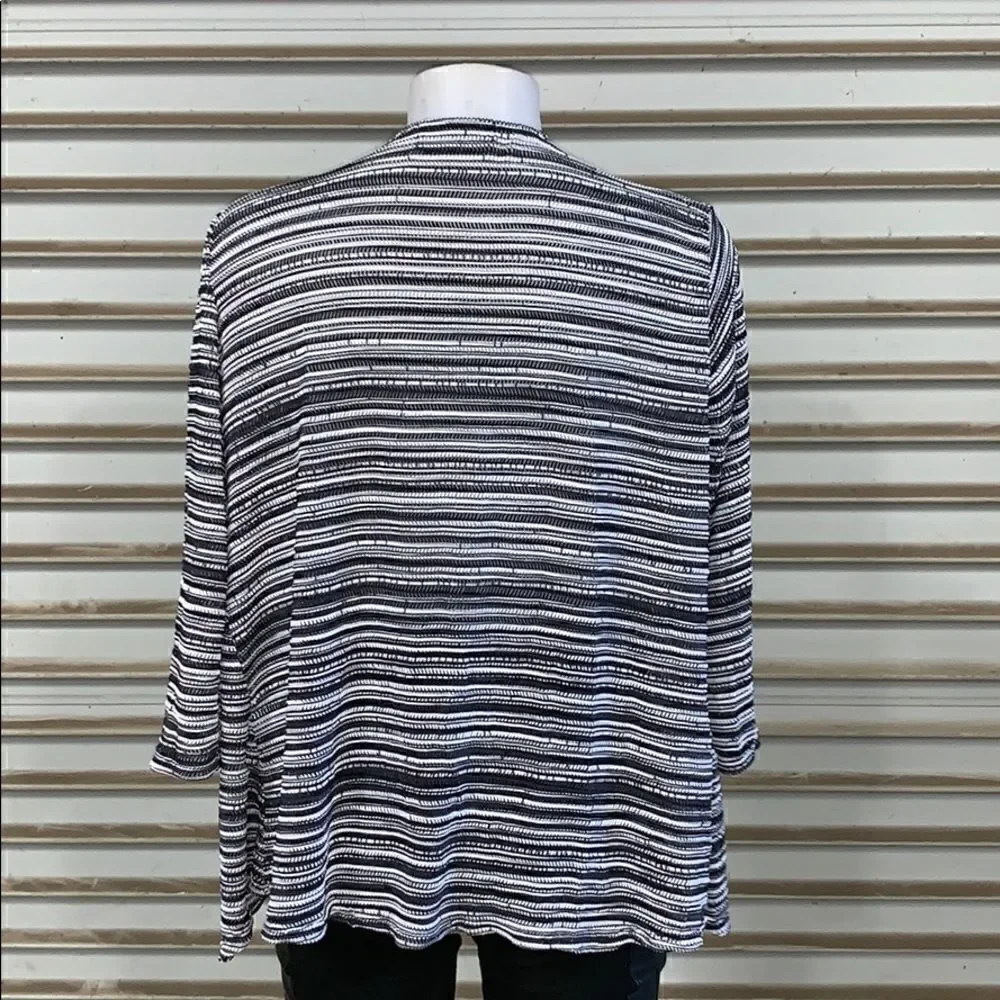 Travel Elements black and white cardigan